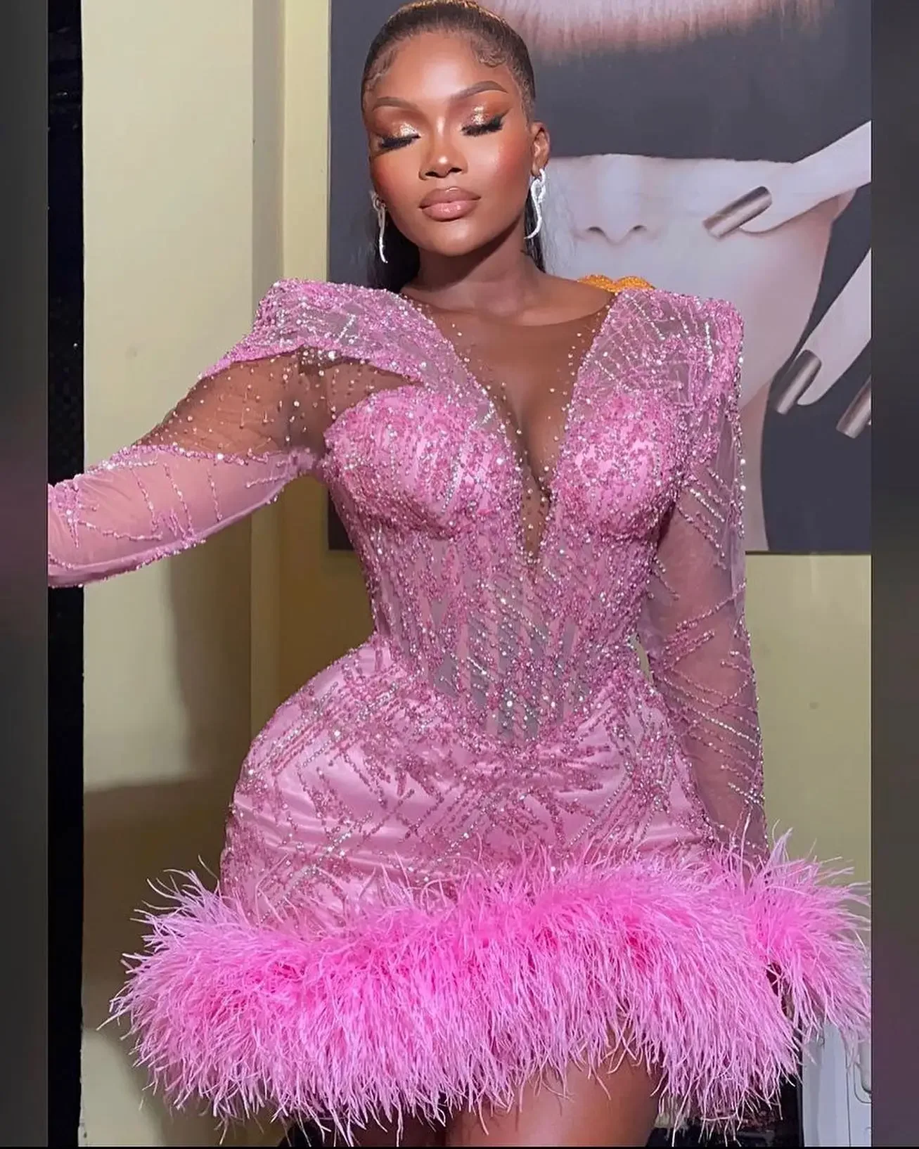 Luxury Pink Sheath Short Women Maxi Dresses Shiny Lace Feather Mini Dress Beaded Full Sleeves See Through Party Dress