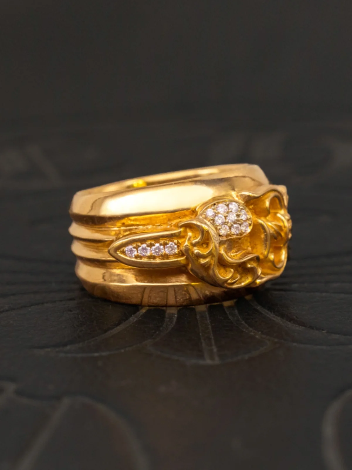 

Кольца для пар, позолоченные циркониевые шипы, 22-каратное золото, бриллиант, встроенный святой меч, пирсированное сердце, виноградная лоза, дизайн, ювелирные изделия