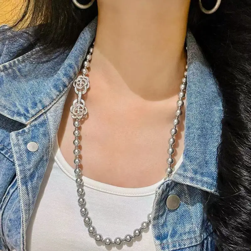 High-gloss platinum gray shell pearl sweater chain necklace