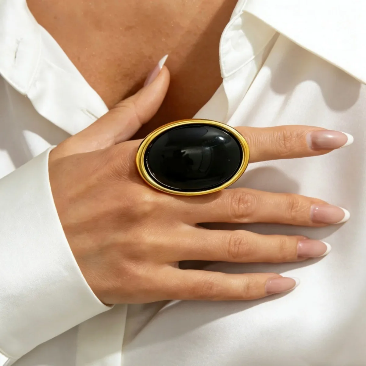 Französischer Retro-Ring mit übertriebenem ovalen roten Edelstein, verstellbar, schlicht, goldfarben, Schmuck, Modeaccessoire, Geschenk – Detail 2