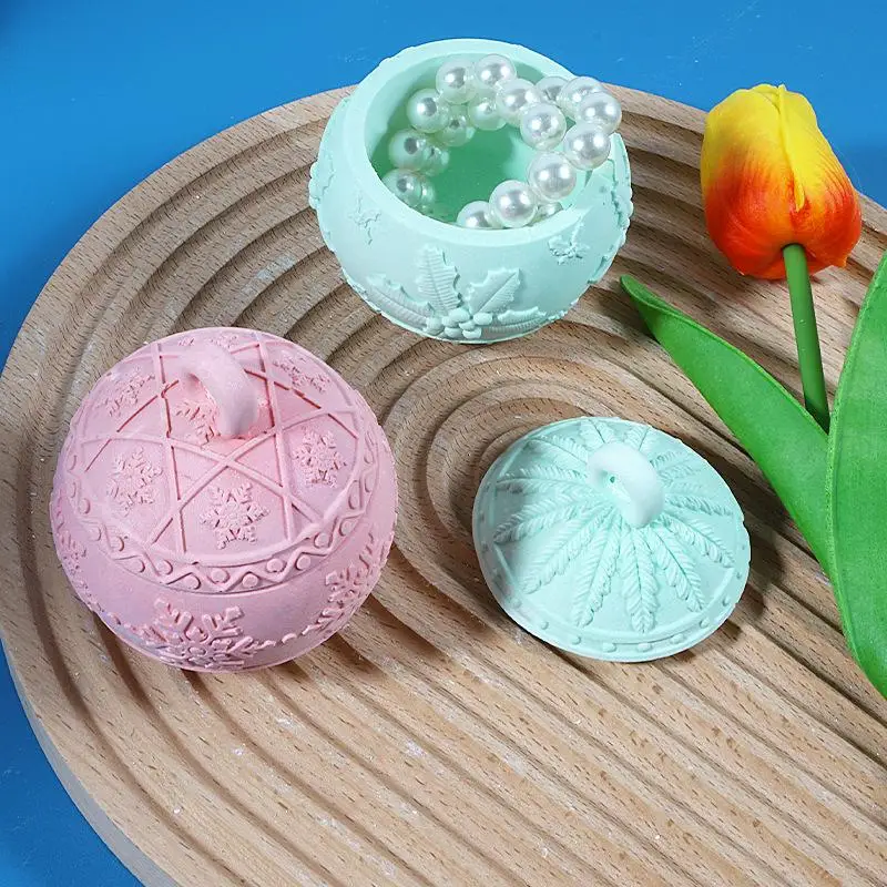 

Christmas Round Ball Jar Silicone Mold With Lids DIY Handmade Concrete Relief Snows Berry Scented Candle Vessel Molds Xmas Decor