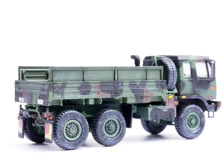 Fine 1:72 US FMTV M1083 tactical truck model  NATO Camouflage Painting  The front wheels are steerable  Finished product collect