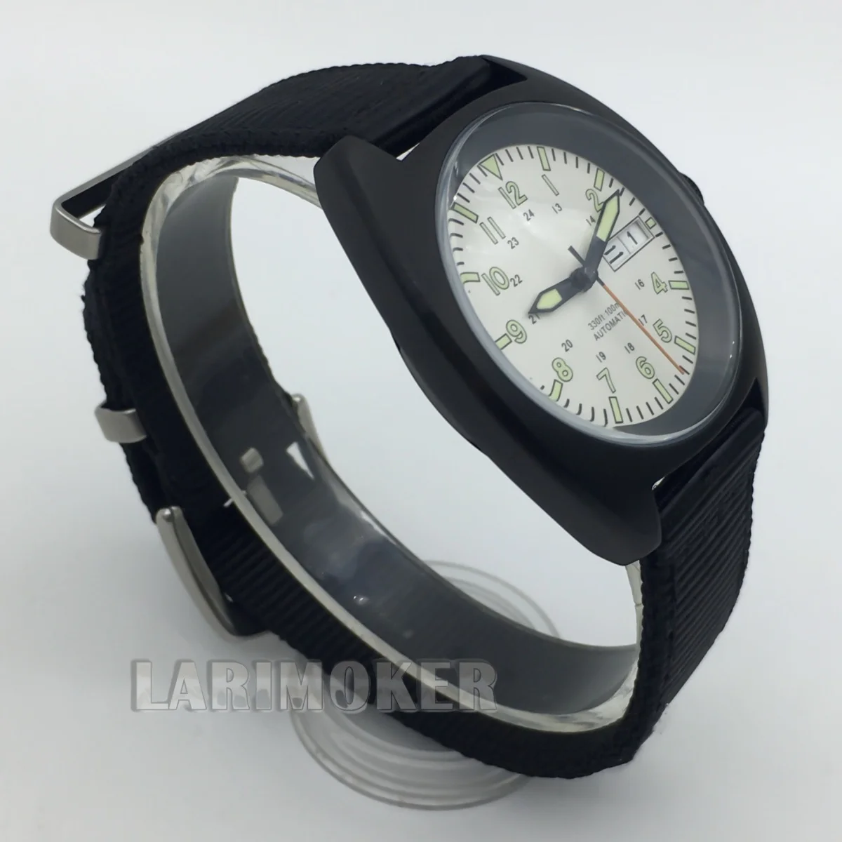 36mm 39mm パイロットウォッチ スタイリッシュなメンズ ナイロン ストラップ ドーム型コーティングされたガラス 日付窓ダイヤル NH36 ムーブメントに適しています