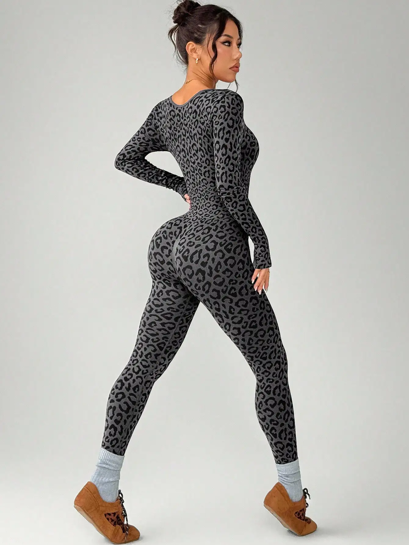 Pittige strakke jumpsuit met luipaardprint in meisjesstijl voor afslanken, heupknuffelen, U-vormige kraag, elastische jumpsuit met lange mouwen