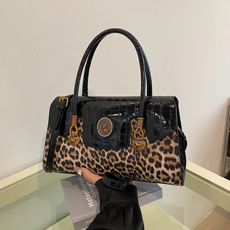 

2025 New Women's High-End Large-Capacity Messenger Bag - Fashionable, Versatile & Portable Shoulder Style