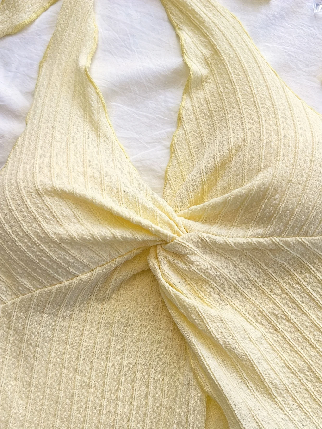Frühlings- und Sommermode: Neue elegante, einfarbige, vielseitige Neckholder-Weste als Einzelstück – Detail 4