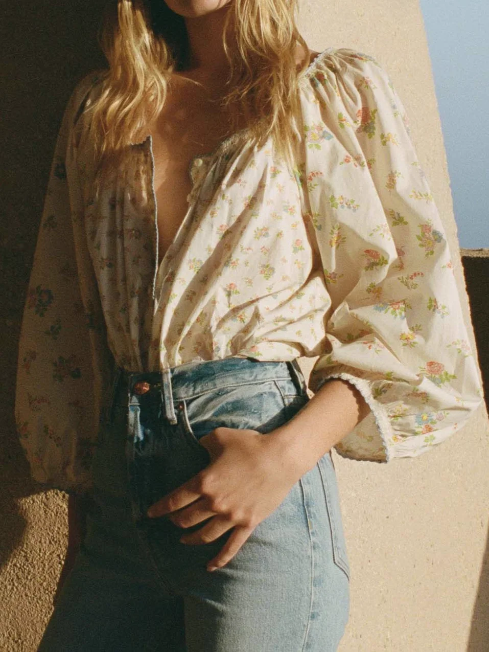 

Embroidery Edge Women Flower Print Shirt Autumn 2025 Round Neck Single Breasted Lantern Sleeve Loose Female Cotton Blouse Top