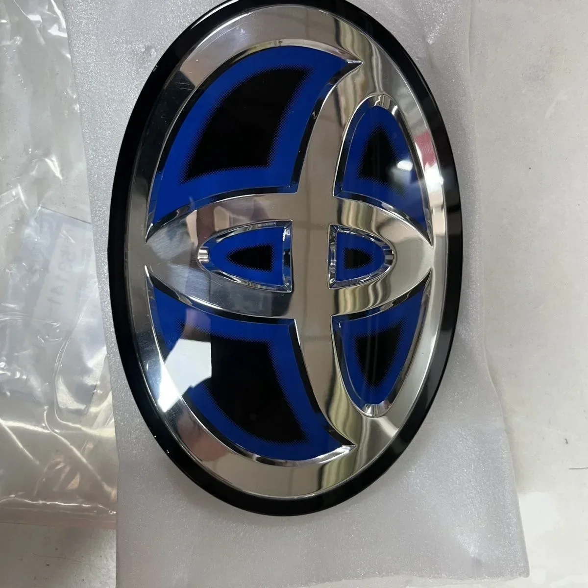 160mm car series crystal series 3D crystal car hybrid logo badges front grille for Toyota Highlander Camry RAV4 CHR Senna Avalon view 4