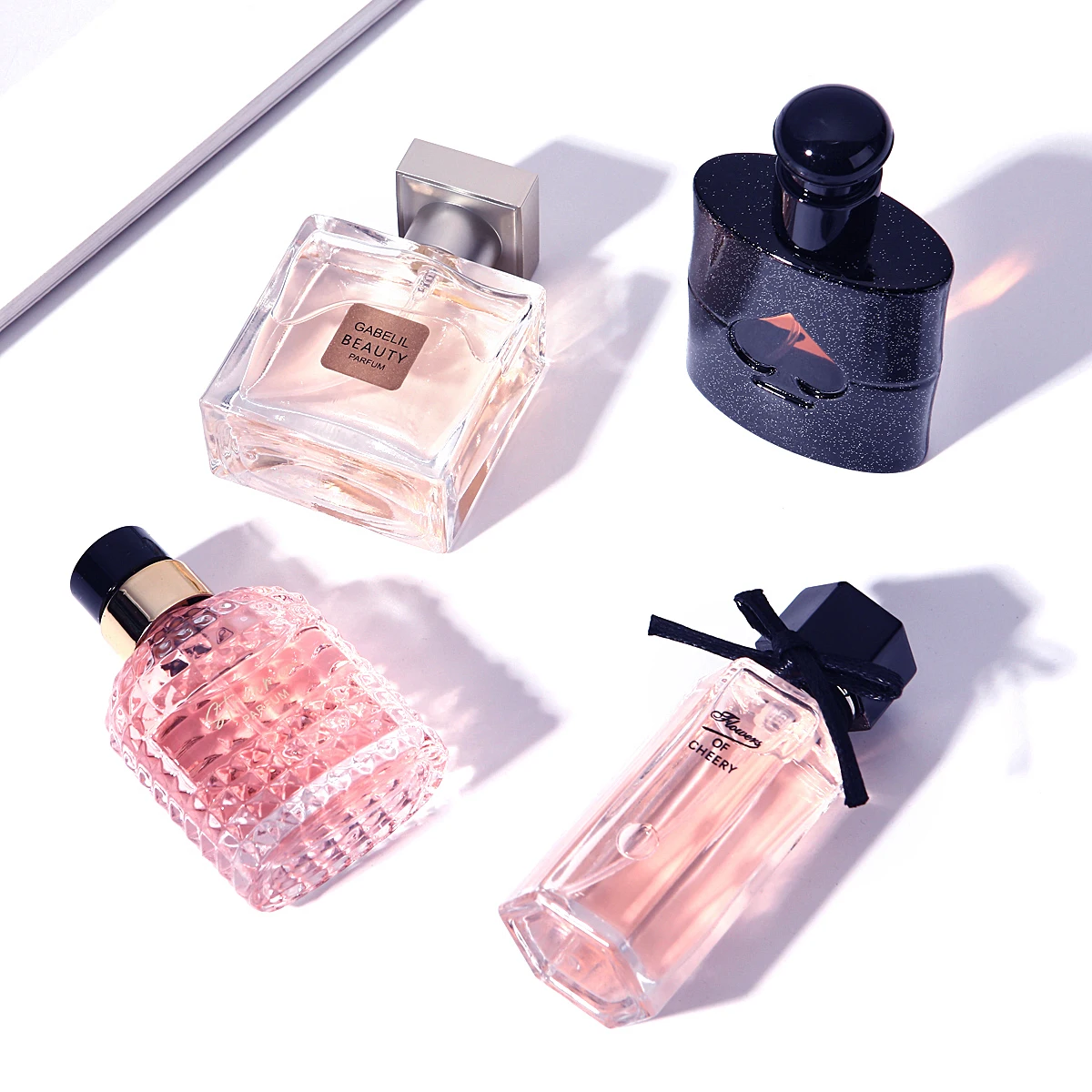 عطر نسائي أصلي 105 مللي صندوق هدايا مكون من أربع قطع عطر طازج يدوم طويلاً أو دو برفوم نباتي برائحة زهور طازجة