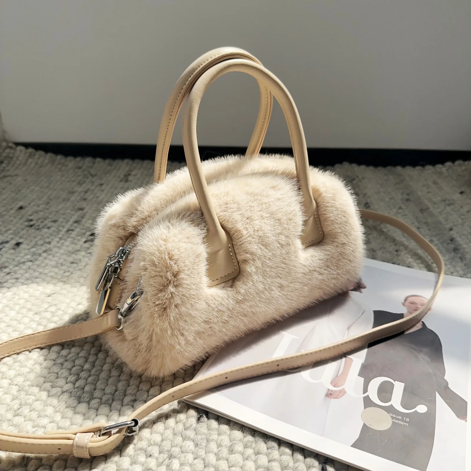 

Winter Faux Fur Women's Box Small Tote Crossbody Bags Luxury Design Soft Plush Female Handle Shoulder Bag Furry Fluffy Handbags