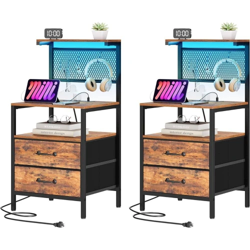 

Комплект из 2 высоких прикроватных тумбочек с зарядной станцией и LED-подсветкой, большие прикроватные тумбы с 2 тканевыми ящиками, прикроватный столик с полкой для хранения