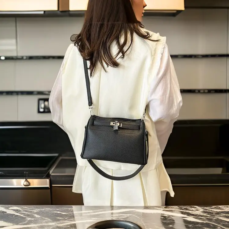 

Elegant Leather Tote Bag Luxury Solid Color Crossbody Handbag Vintage Fashion Designer Commuter Shopper Purse