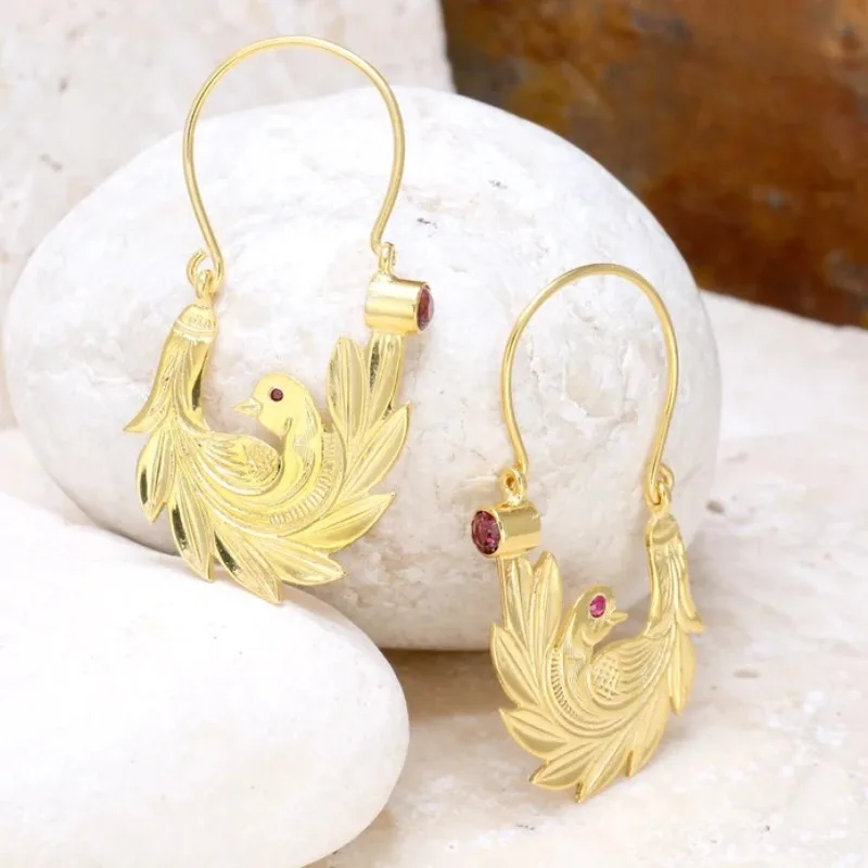 

Personality Round Pink Stone Earrings Vintage Gold Color Metal Carving Pattern Dangle Earrings for Women Jewelry
