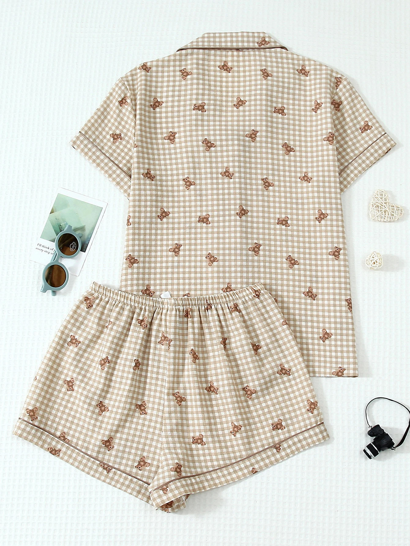 Two-Piece Comfortable Brown and White Plaid Bear Print Lapel Button-Down Short-Sleeve Top with Pockets and Bow Shorts, Spring and Summer Women's Pajama Loungewear Set Suitable for Home Use