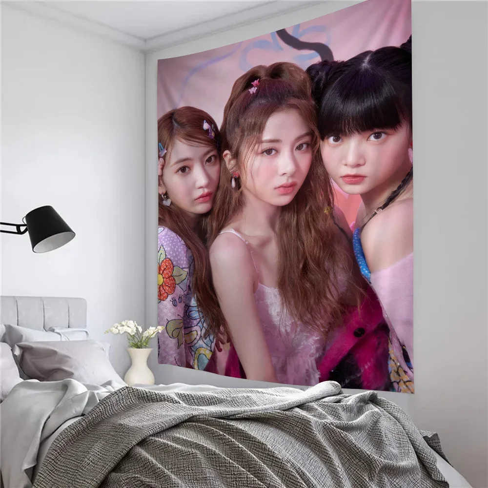 2022 Star Girl Group L-LE SSERAFIM Tapestry Anime Tapestry Hanging Tarot Hippie Wall Rugs Dorm Wall Hanging Sheets