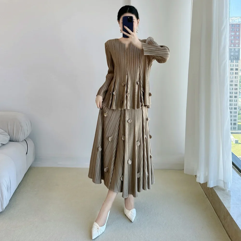 Miyake New Women's Dress Two-piece Senior Sense Long-sleeved Large Size V-neck Top Pleated Embroidery Large Skirt Skirt Set