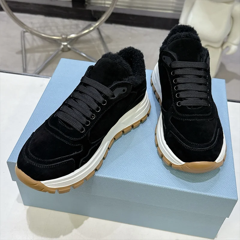 تتميز الأحذية الرياضية غير الرسمية المصنوعة من الصوف للشتاء عالي الجودة بنعل خارجي مزدوج الألوان متين وخفيف للغاية 25090887