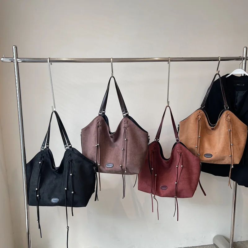 ヴィンテージ女性ショルダーバッグ大容量タッセルデザインレディースハンドバッグ冬の新フェイクスエード女性ビッグトートバッグボルサ