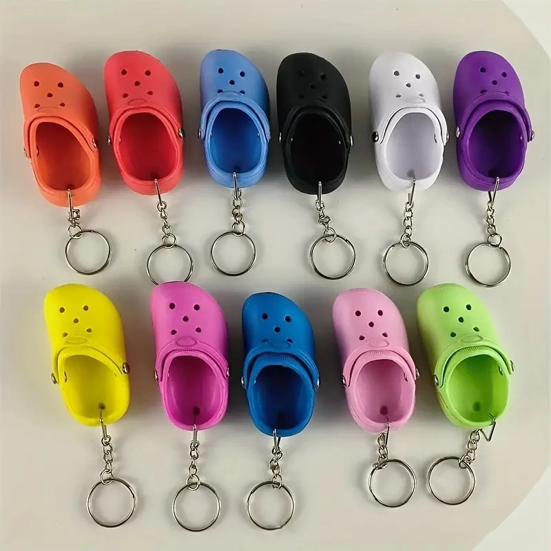 LLavero de sandalia de zapatilla de silicona 3D, Mini zapatillas con agujeros EVA, llaveros para mujeres y hombres, decoración de mochila DIY