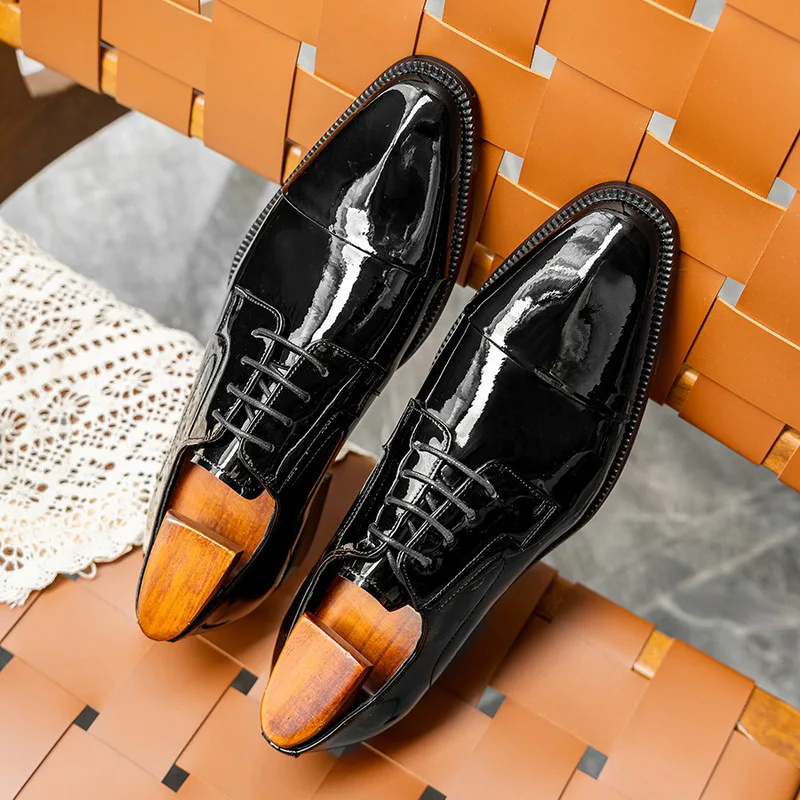 Patent leather three-joint men's derby dress shoes