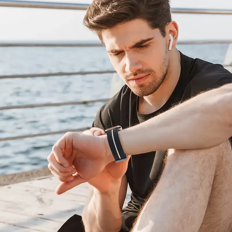 Ремешок силиконовый для Apple watch band, магнитный браслет для iWatch series 9 8 7 6 5 4 SE Ultra 2, 45 мм 44 мм 42 мм 49 мм 40 мм 41 мм 38 мм