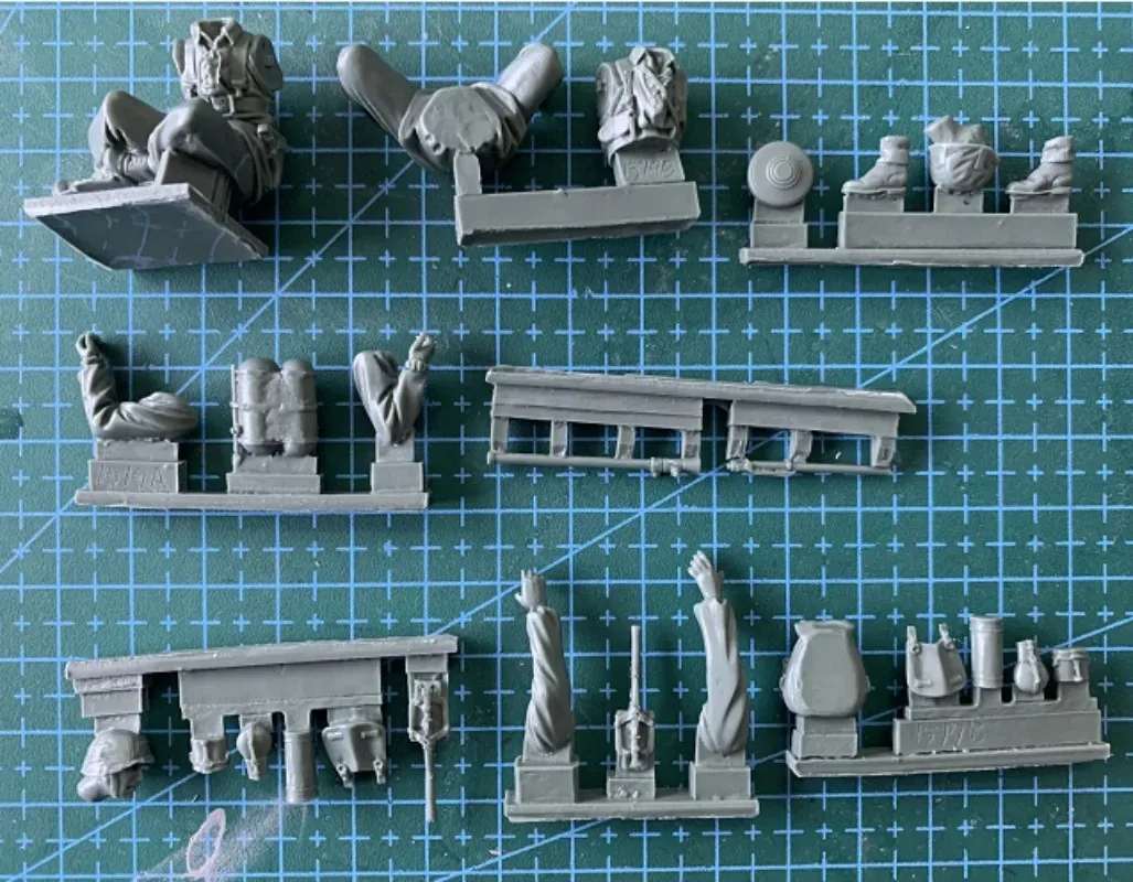 1/35 Scale Die Casting Resin Figure Modeling Kits History Miniature Sculpture Engineers and Firefighters Unassembled  Unpainted