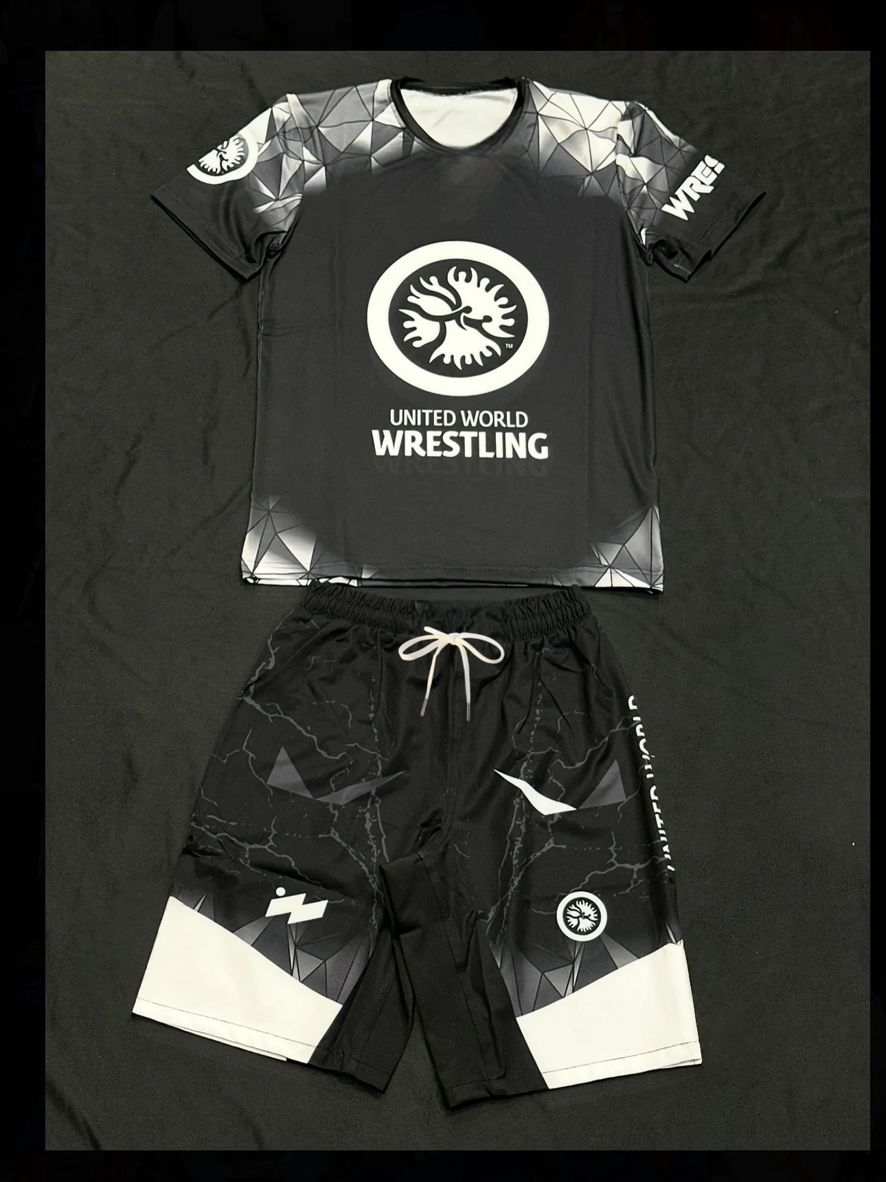 Image of Wrestling-Sportset für Erwachsene und Kinder, schnell trocknend, atmungsaktiv, Rashguard-T-Shirts und Shorts, Trainings- und Kampfsportbekleidung