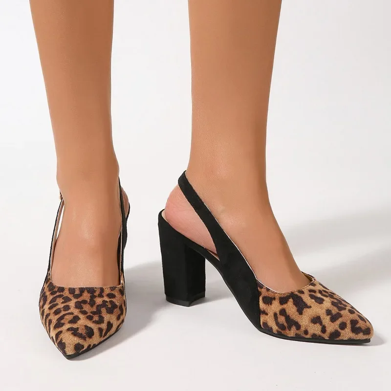 Sandálias femininas de fundo plano estilingue 2024 leopardo apontou final mulher mules verão moda animal impressão sapatos de praia de salto baixo