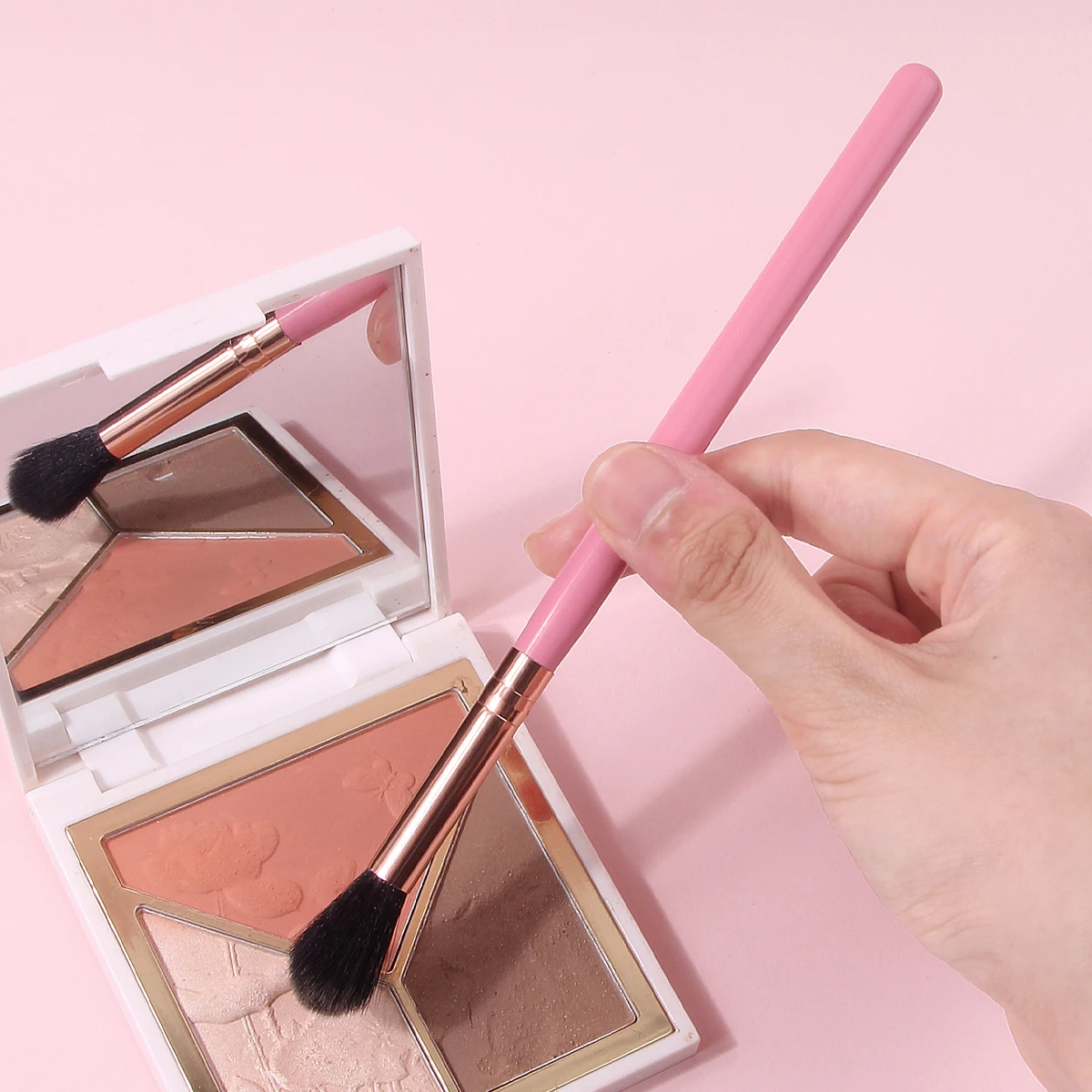 1PCS Professional Highlighter Makeup Brush, Pink Wooden Handle with Rose Gold Ferrule, Soft Fluffy Hair for Seamless Blending view 4