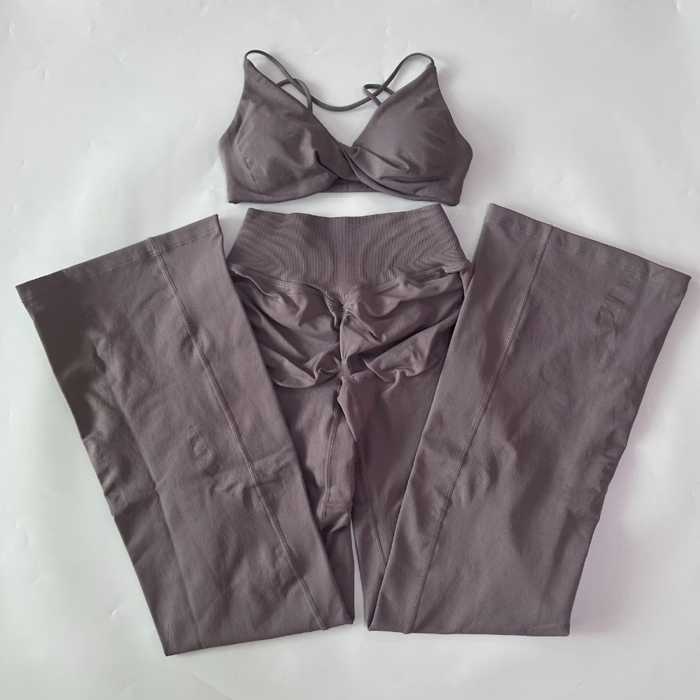 2-teiliges Set mit ausgestellten Leggings für Damen, Sport-BH mit Twist-Front, weite Yoga-Hose, nahtloses Yoga-Set, Trainingskleidung, Trainingsanzüge – Detail 12