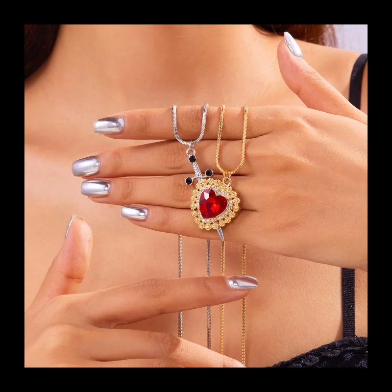بسيطة السيف الحب الماس مجموعة قلادة قلادة القوطي الشرير نمط واحد السيف ثقب القلب زوجين مجموعة قلادة