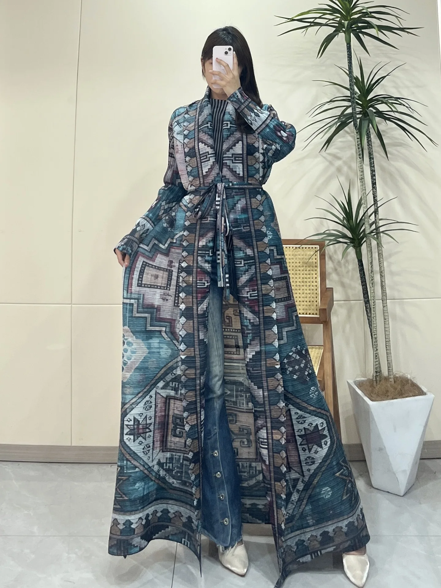 

Miyake Original Pleated Long Windbreaker 2024 Spring and Fall New Fashion Arab Robe Coat Coat Cloak Prints Women Clothing