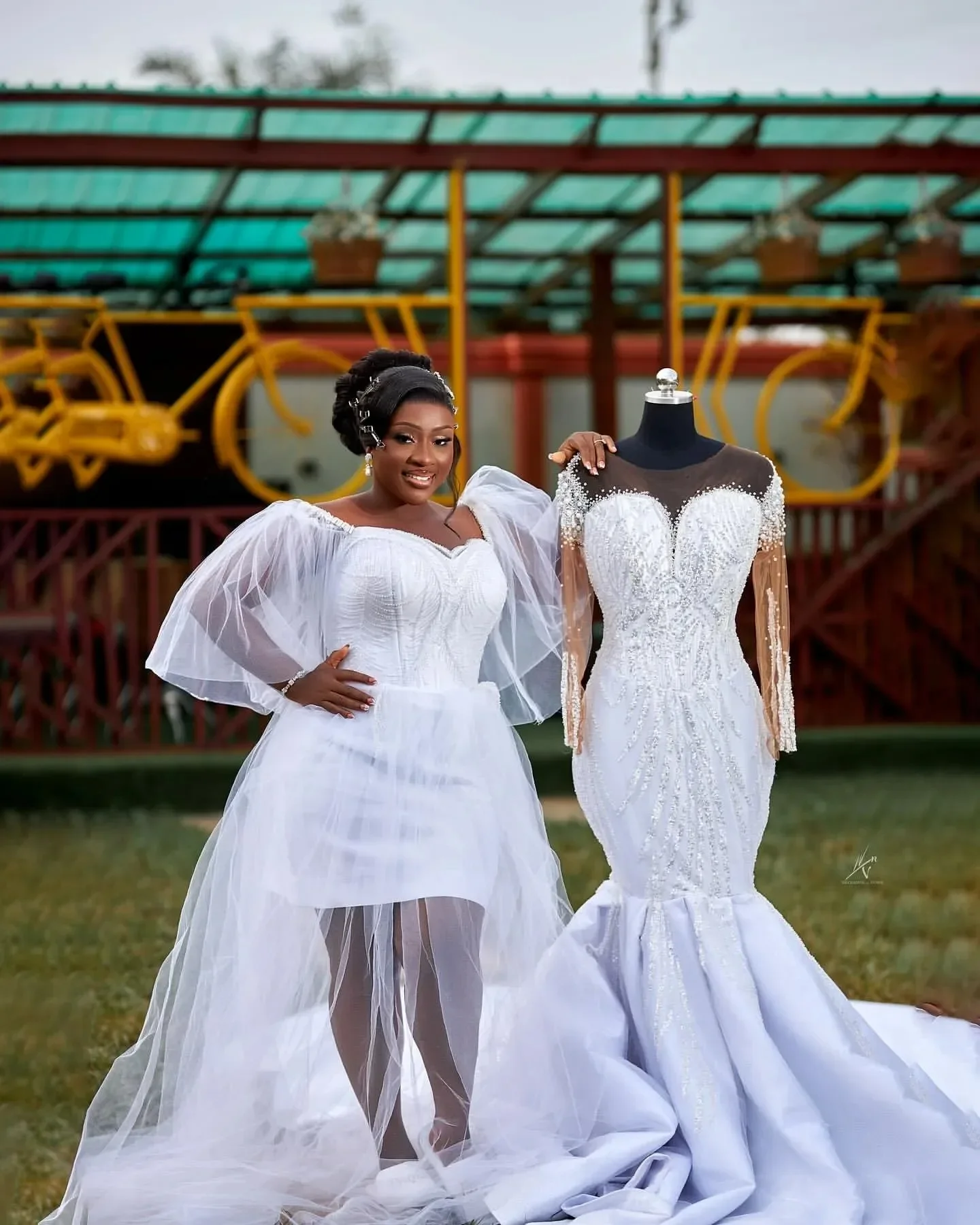 Abito da sposa a sirena con scollo rotondo personalizzato con perline scintillanti Robe De Mariée Cappella strascico maniche lunghe Abito da sposa africano taglie forti
