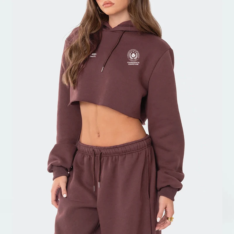 

Повседневный уличный стиль: женский хлопковый костюм — крутой укороченный худи и свободные прямые брюки на резинке с завязками, спортивный комплект из двух предметов