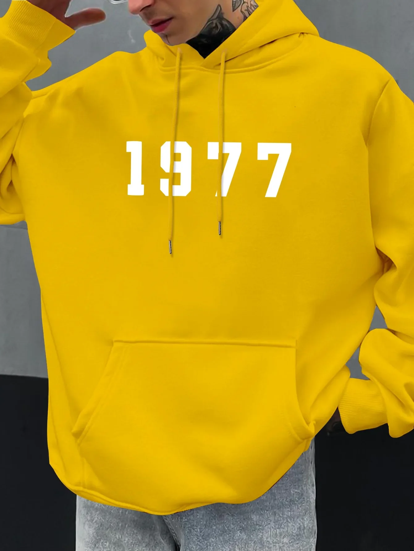 Hip-hop Style Men's Hooded Sweatshirt, Thickened and Warm Fleece, Classic 1977 Retro Number Print Men's Hooded Top - view 2