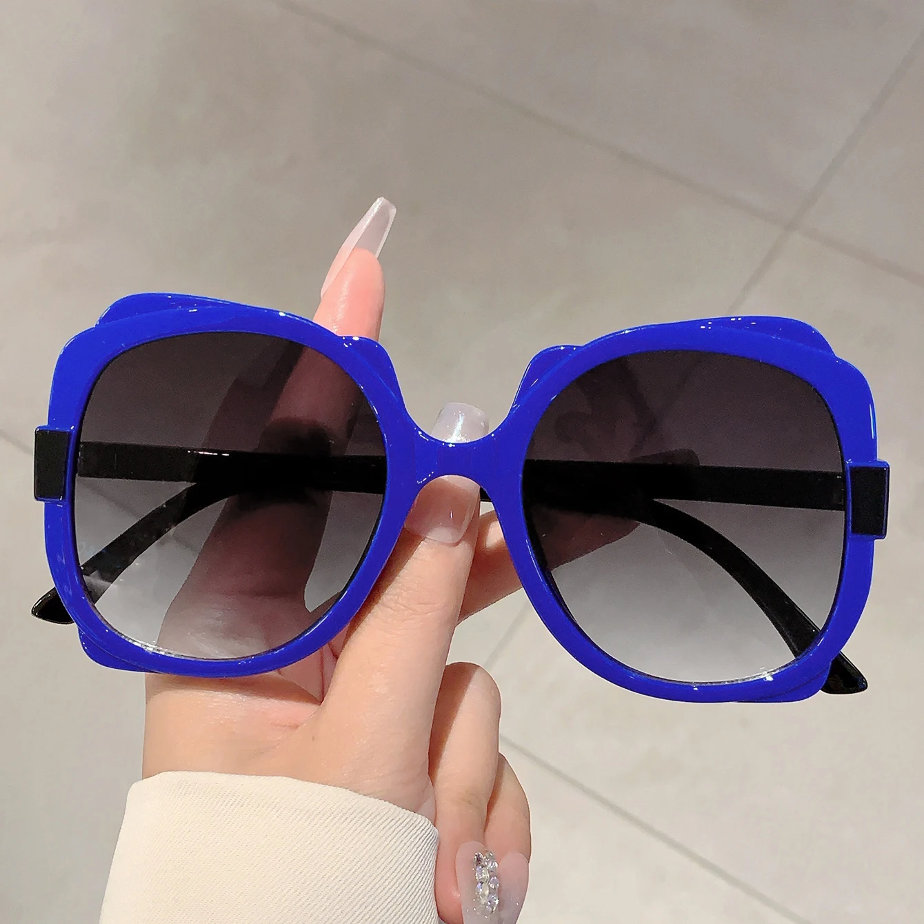 KAMMPT Fashion Butterfly Decoration Women\'s Shades Multi Color Gradient Designer Sunglasses Oversize Trendy Brand Sun Glasses