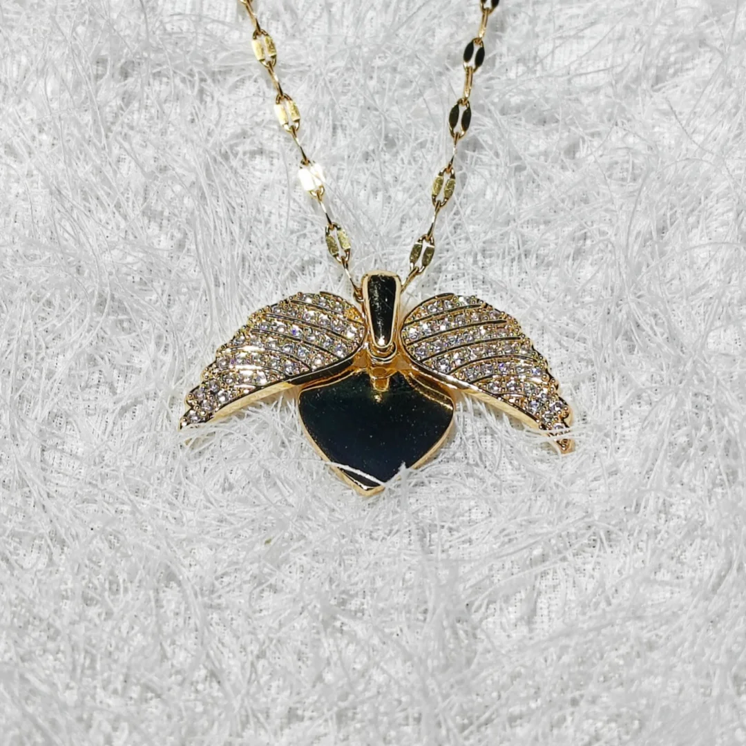 Stylish Copper Micro-inlaid Zircon Heart Angel Wing Necklace with Feather Wings