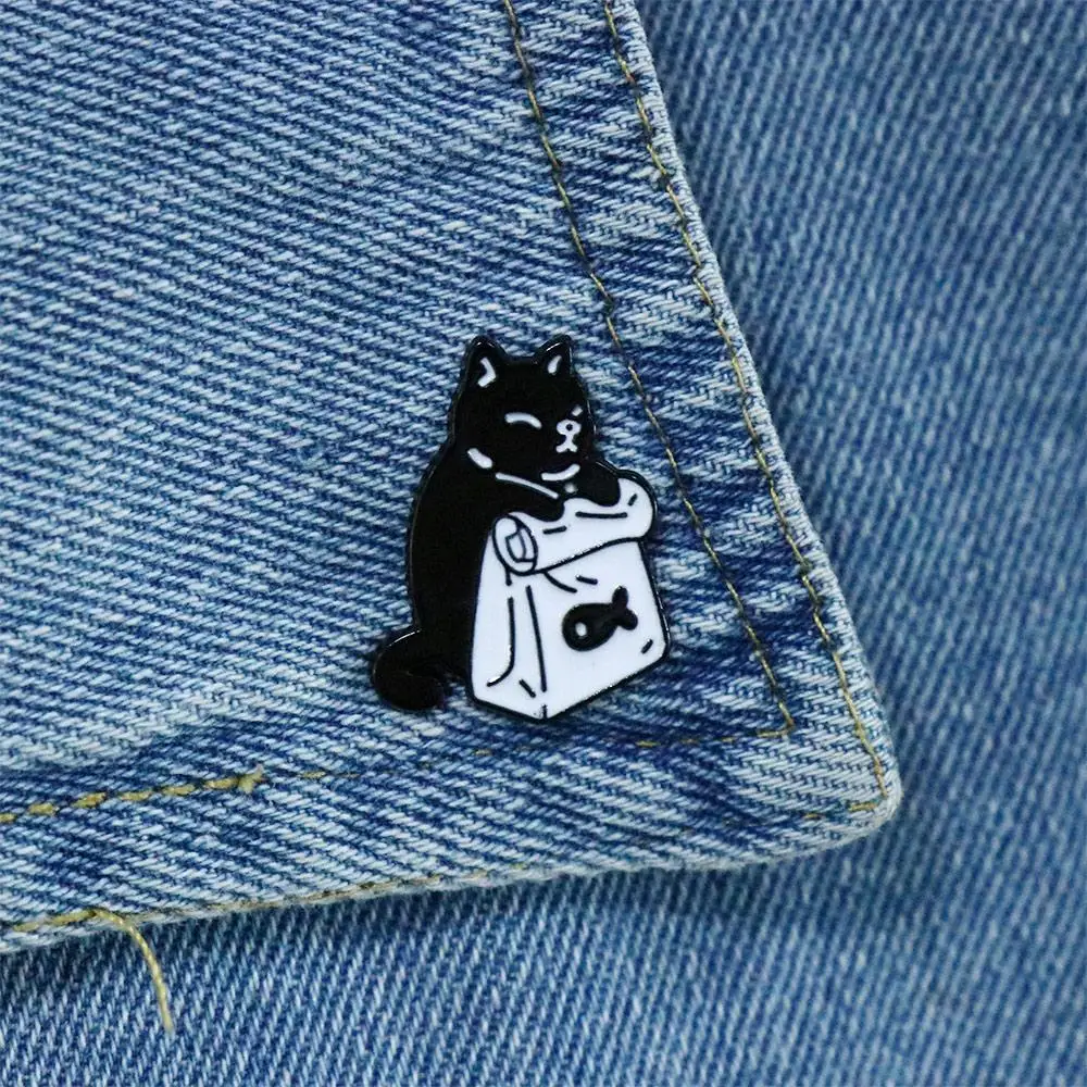 Gift For Women Men Feed Myself Collar Brooch Black White Cats Badge Pin Brooches Pin Cat Brooch Lapel Brooch Enamel Pin