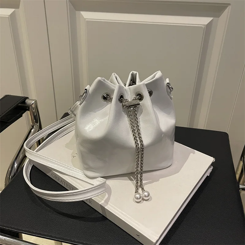 

2025 new autumn niche design casual individual fashionable and trendy bucket handbag women's shoulder cross-body bag
