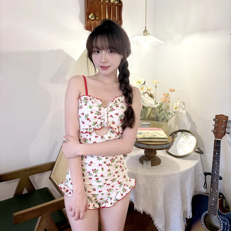 Traje de baño bonito de una pieza Kawaii para niñas, traje de baño Y2k con estampado de fresa dulce, traje de baño sin espalda con lazo para mujer