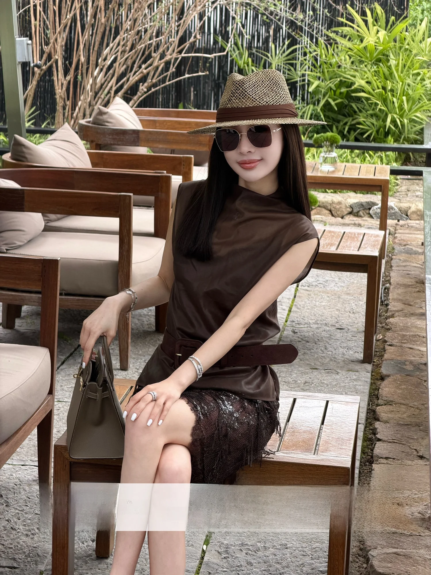 

Liu Xiong Ax Ding Senior Feeling Micro through Shoulder Sleeveless Top Women Silk Real Silk Top Straight Tube Style ...