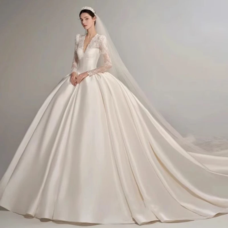 

Vintage Wedding Dress Long Sleeved Lace V-Neck Wedding Dress A-line Satin Long Train Bridal Dress for Party Church Wedding