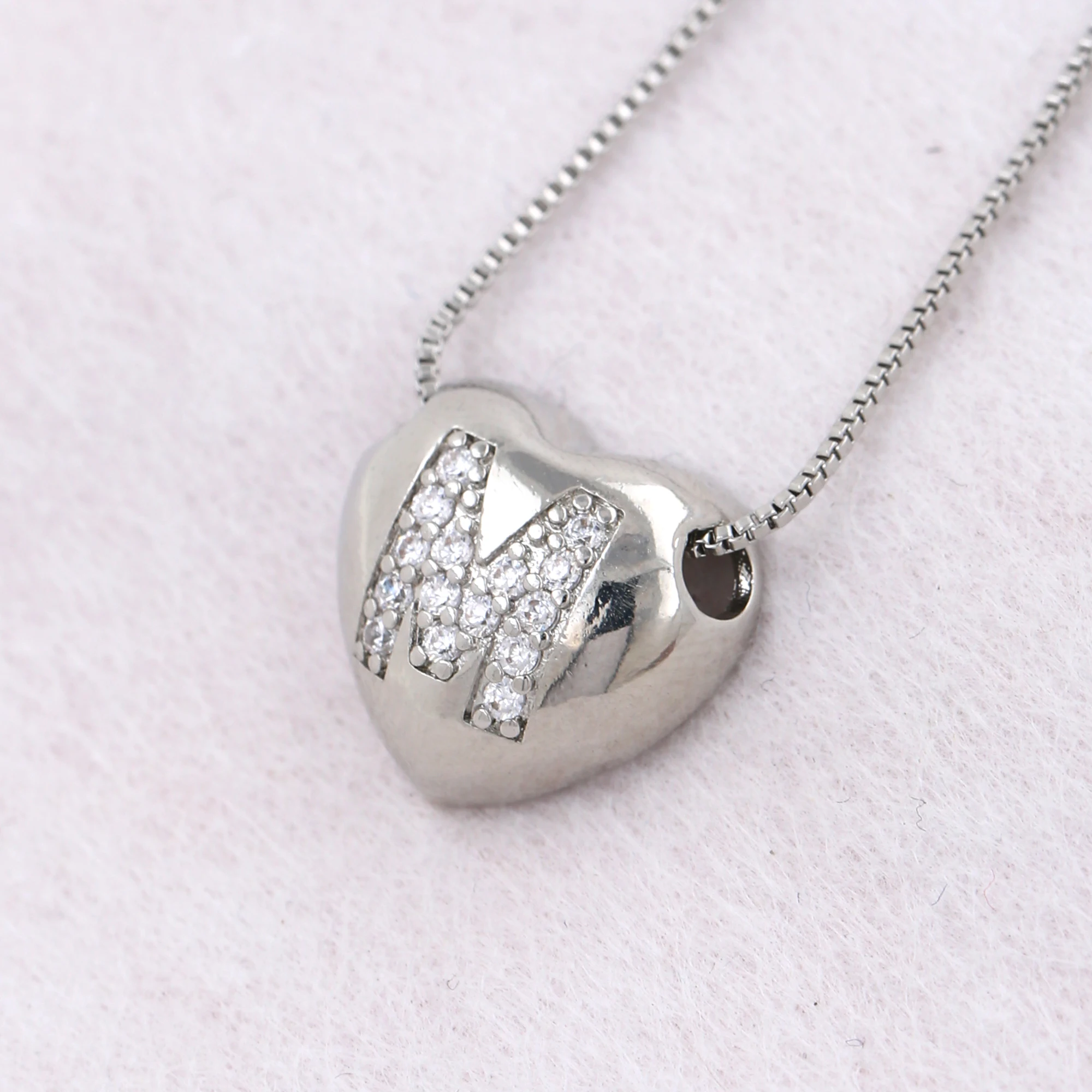 قلادة فضية اللون بسيطة متعددة الاستخدامات الأبيض الزركون A-Z 26 الحروف الإنجليزية شكل قلب قلادة ثعبان سلسلة الرجال النساء مجوهرات