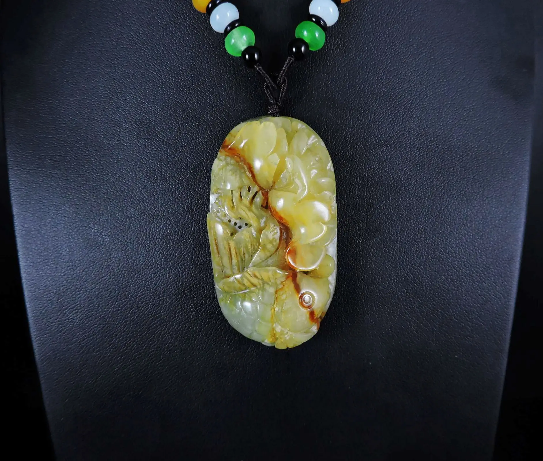 Рисунок 3 - Ювелирные изделия из нефрита