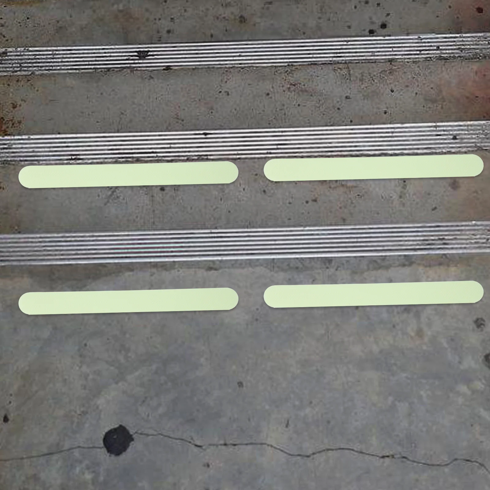 12 قطعة درج غير قابل للانزلاق يعالج توهجًا مضيءًا في الظلام شريط مضاد للانزلاق شرائط أمان للخطوات الخارجية وأرضيات الدش وأحواض الاستحمام #2