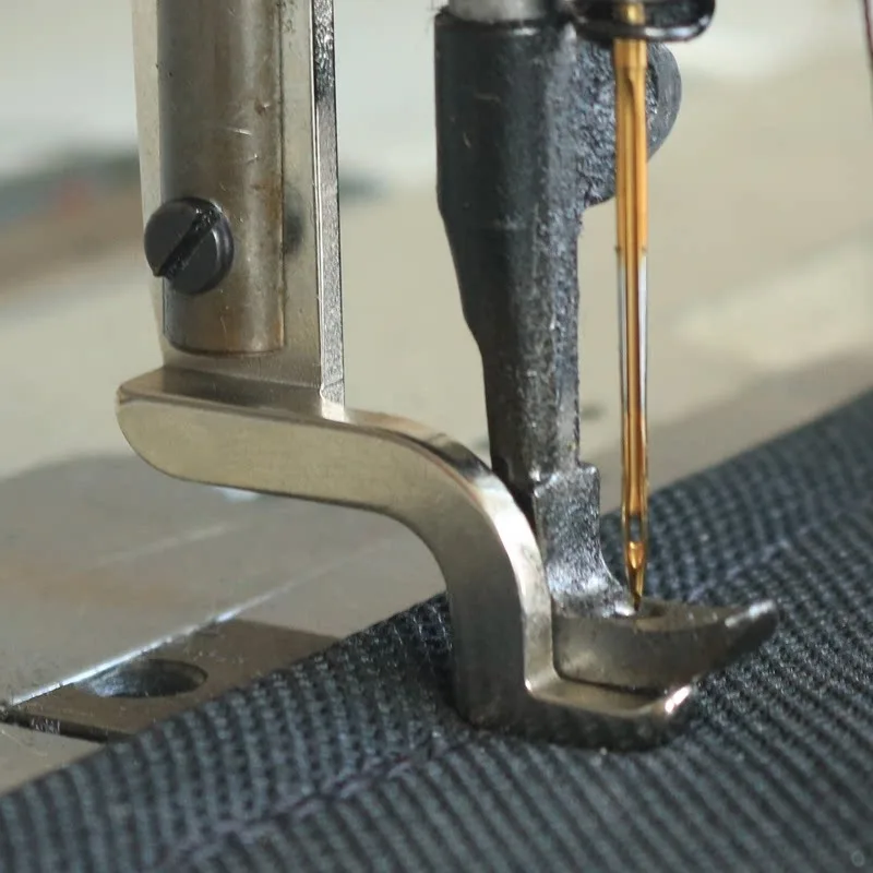 Three Synchronous High Column Special Single-sided Presser Foot, Improved Steel Buckle, Narrow Edge of Shoulder Strap Head