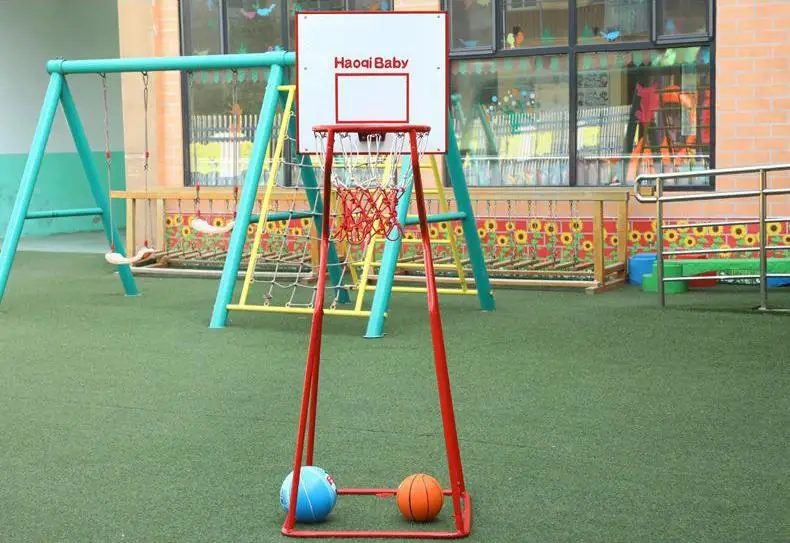 Supporto da calcio in plastica mobile per interni Telaio per giocattoli Asta in acciaio Supporto per canestro da basket regolabile Supporto da tiro per bambini Giocattolo per bambini