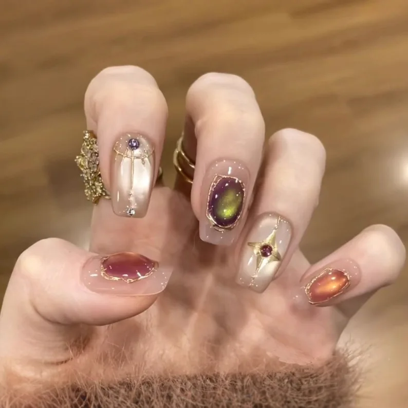 

24PCS High-quality Ins Nails Nude Gradient Cat Eye Short Square False Nails Retro Crystal Star French Coffin Fake Nails Wearable