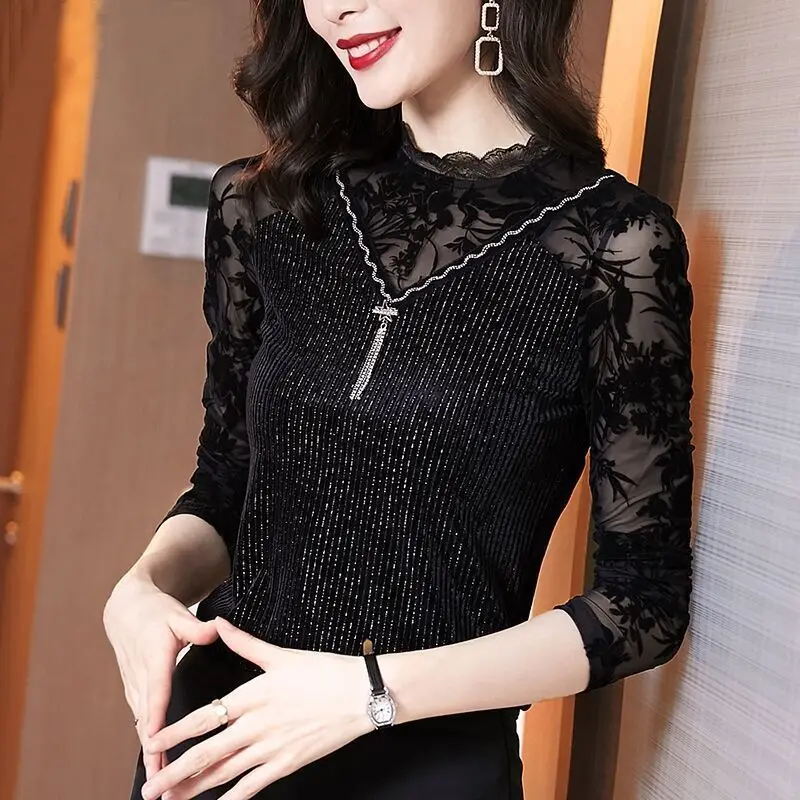 Spring New Lace Patchwork Black Gold Velvet T Shirts Long Sleeve Thin Solid Color Bottoming Shirt Elegant Vintage Women Clothing