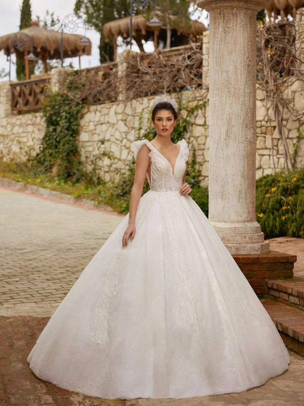 Vestido de novia Sexy con escote en V profundo, encantador vestido de novia sin mangas, elegante vestido de novia hasta el suelo con apliques de corte en A personalizado